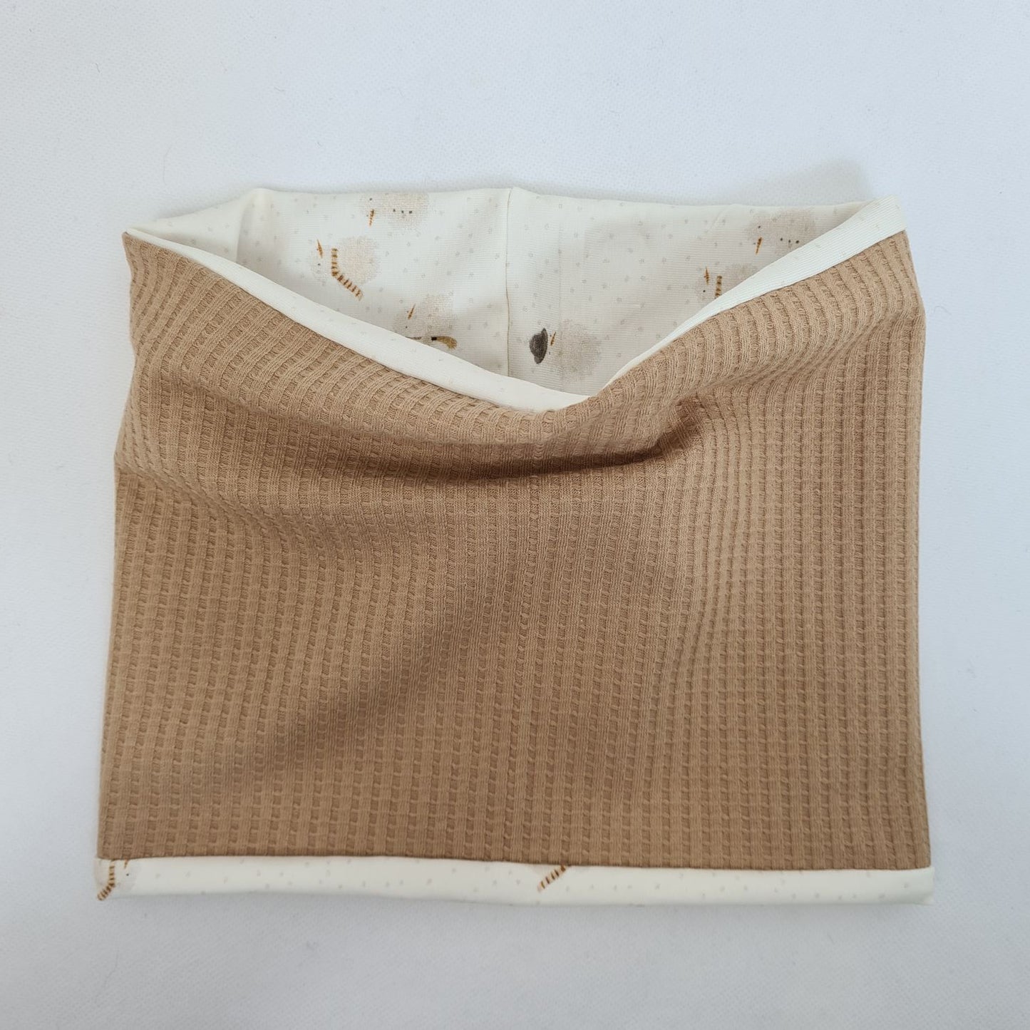 Beanie und Loop aus Waffeljersey in Camel