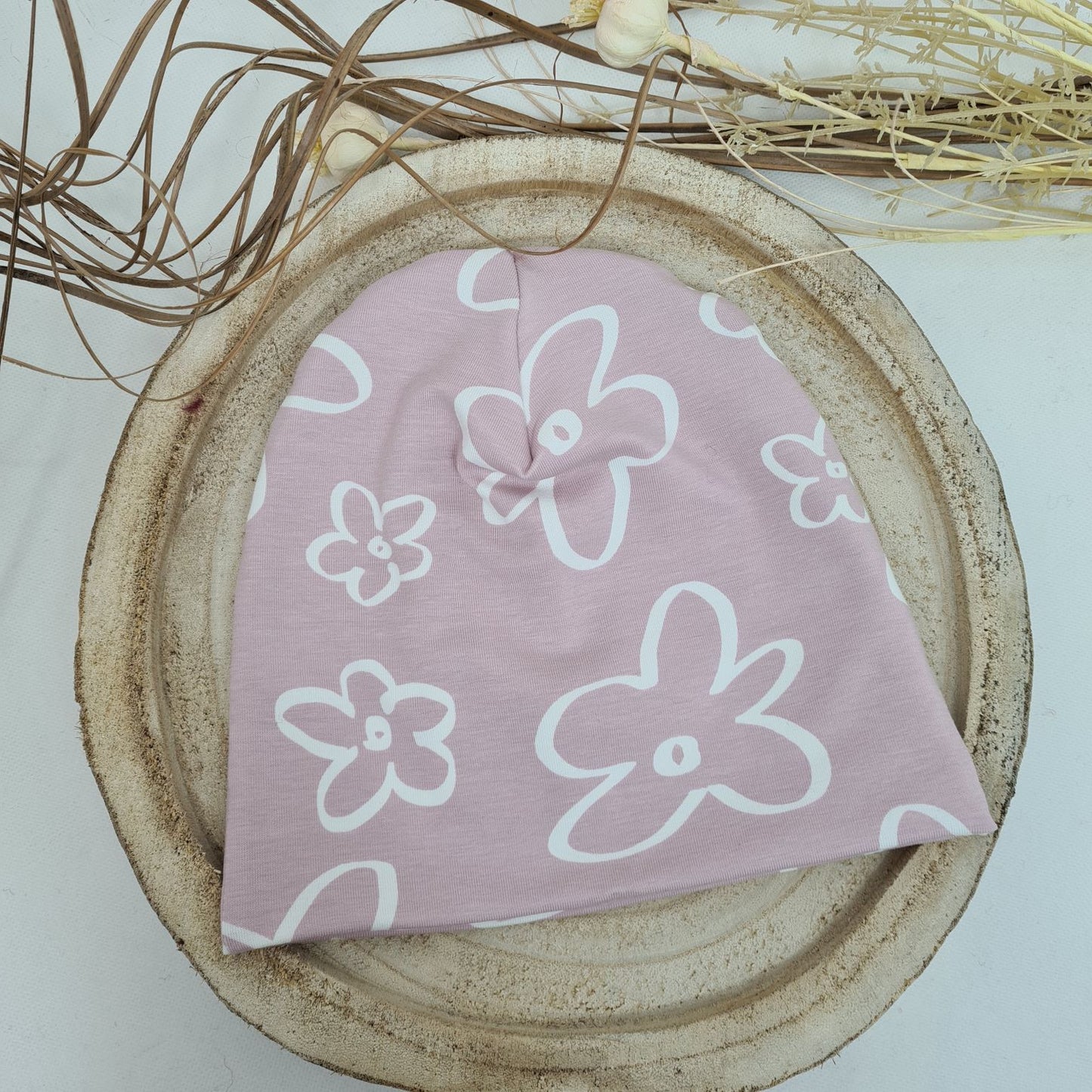 Beanie und Loop – Zartes Rosa mit weißen Blumen