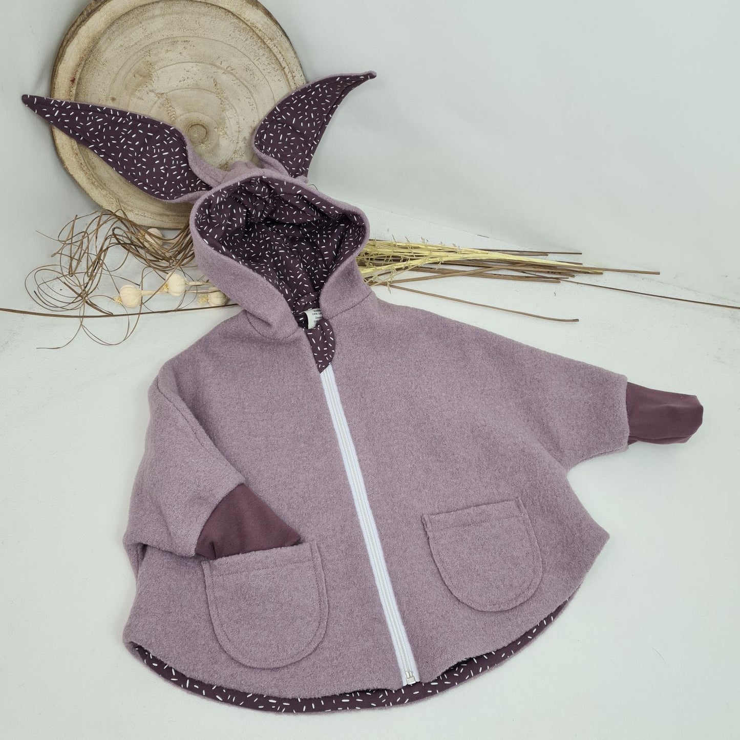 Wollwalkjacke / Cape mit Hasenohren – altrosa (reduziert wegen Farbabweichung)