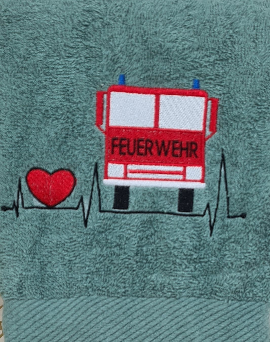Duschtuch 70x140 mit Feuerwehr-Stickerei - Zauberzwerge