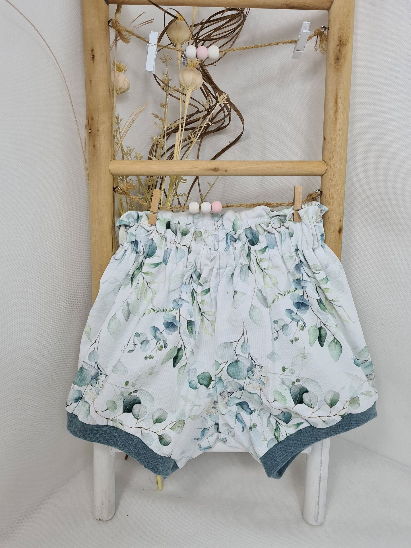 Kurze Hose "Sunny Shorts" Eukalyptus Druck - Zauberzwerge