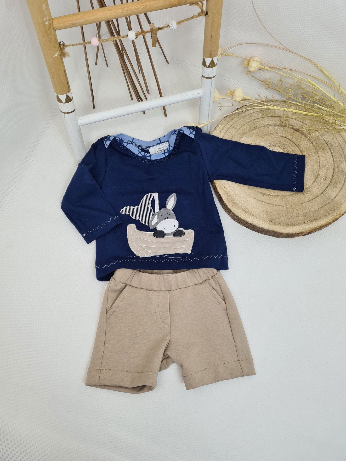 T-Shirt Dunkelblau mit Niedlicher Doodle-Applikation "Esel im Boot" - Zauberzwerge