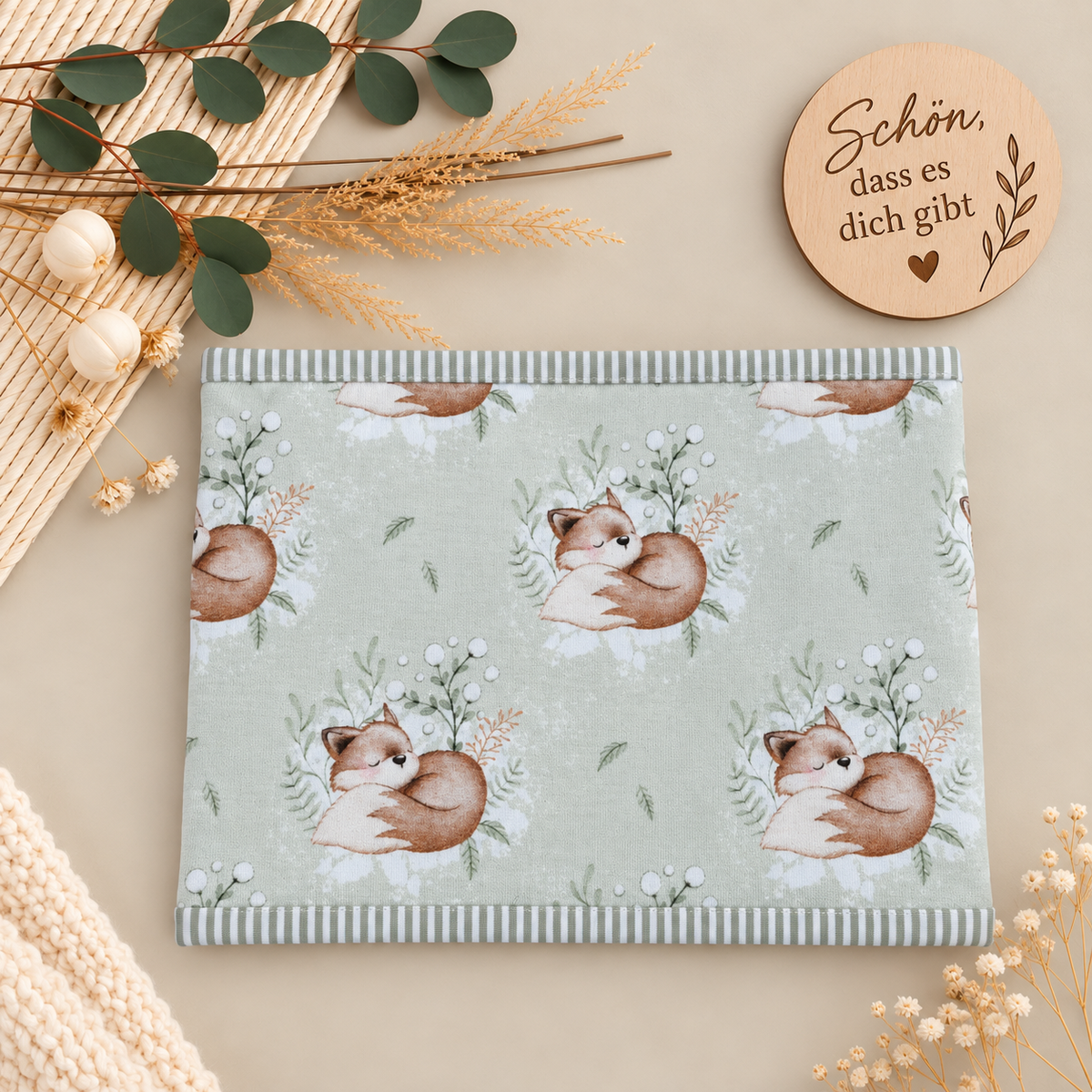 Kleiner Fuchsliebling – Beanie & Loop in zartem Grün 🌿
