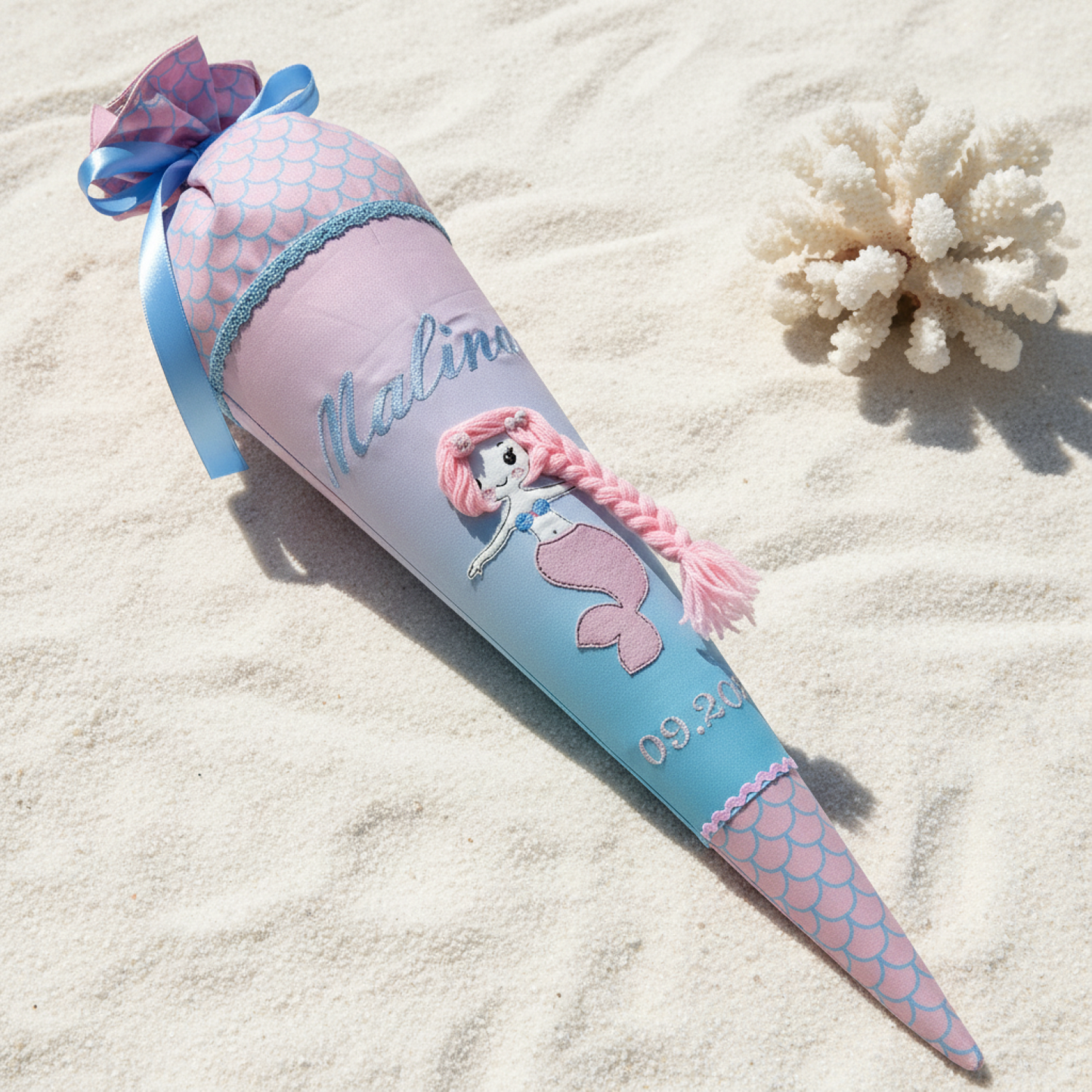 Individuell bestickte Schultüte „Meerjungfrau“ und Meeresbewohner– personalisiert mit Namen & Datum