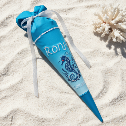 Individuell bestickte Schultüte „Meerjungfrau“ und Meeresbewohner– personalisiert mit Namen & Datum