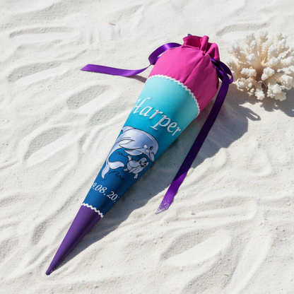 Individuell bestickte Schultüte „Meerjungfrau“ und Meeresbewohner– personalisiert mit Namen & Datum