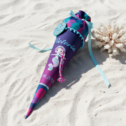 Individuell bestickte Schultüte „Meerjungfrau“ und Meeresbewohner– personalisiert mit Namen & Datum