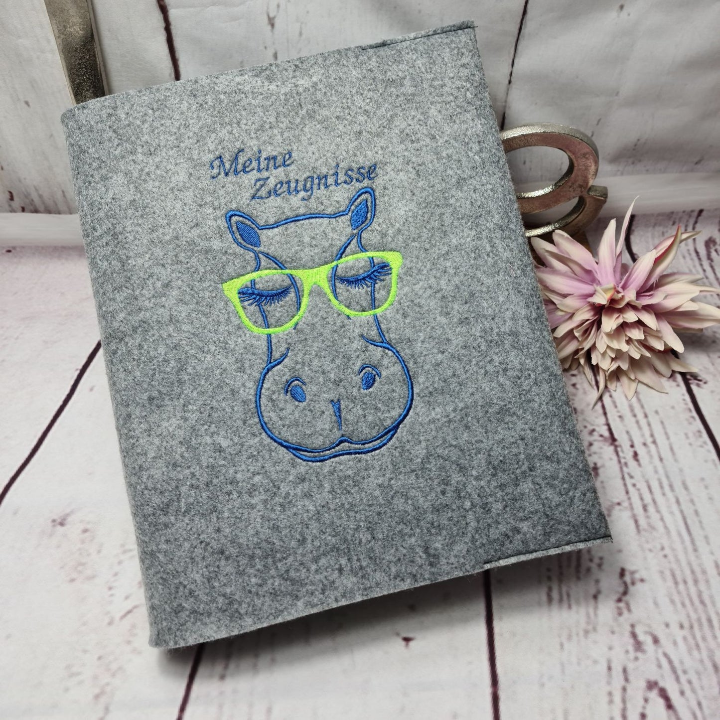 Personalisierte Zeugnismappe DIN A4 – Bestickt mit Name & Wunschmotiv