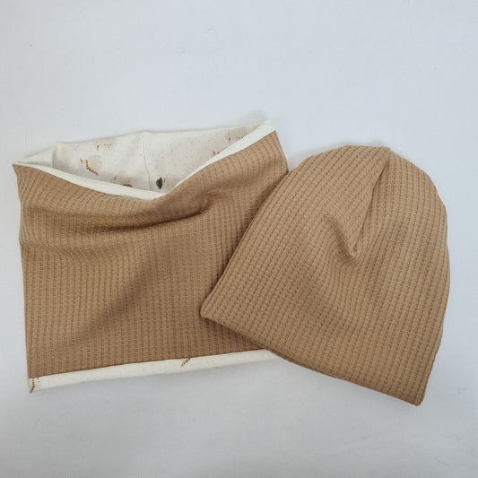 Beanie und Loop aus Waffeljersey in Camel