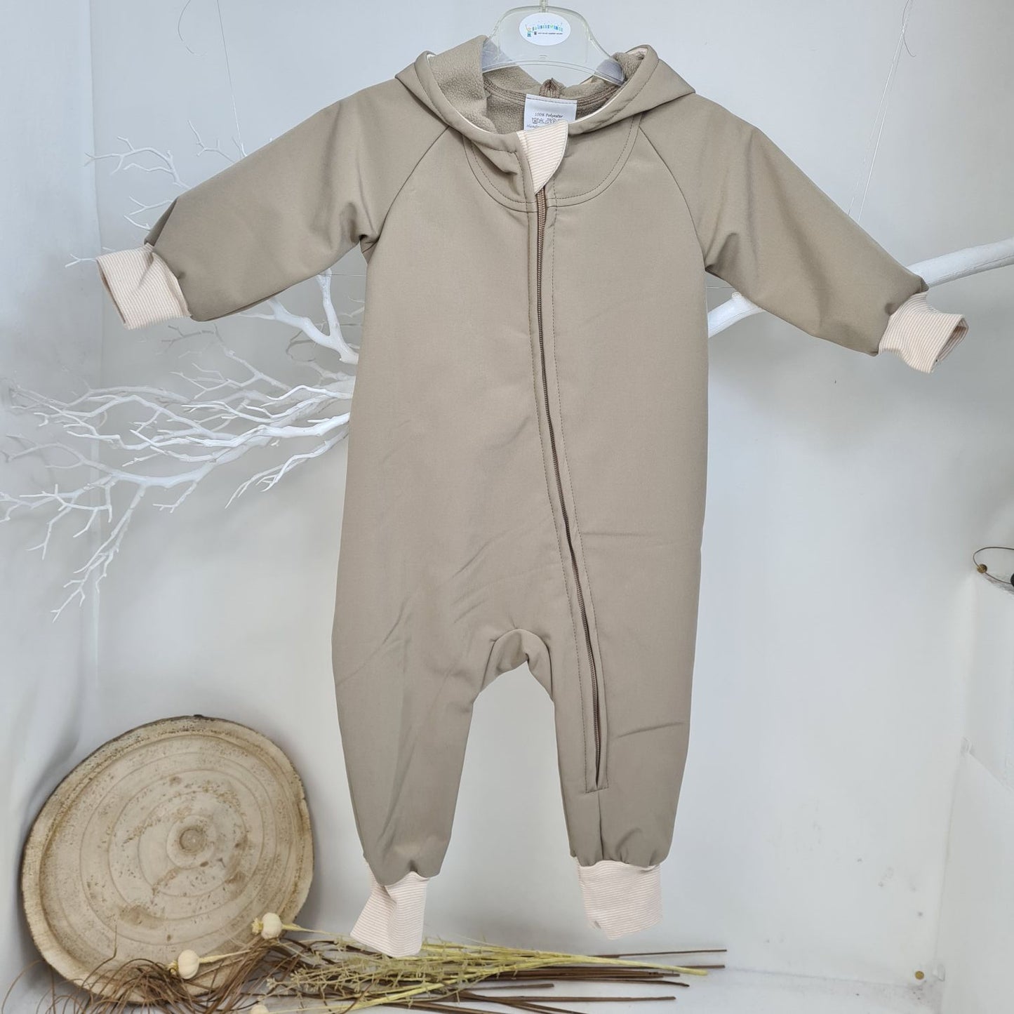 Kuscheliger Softshell-Overall für Kinder – perfekt für Wind und Wetter!