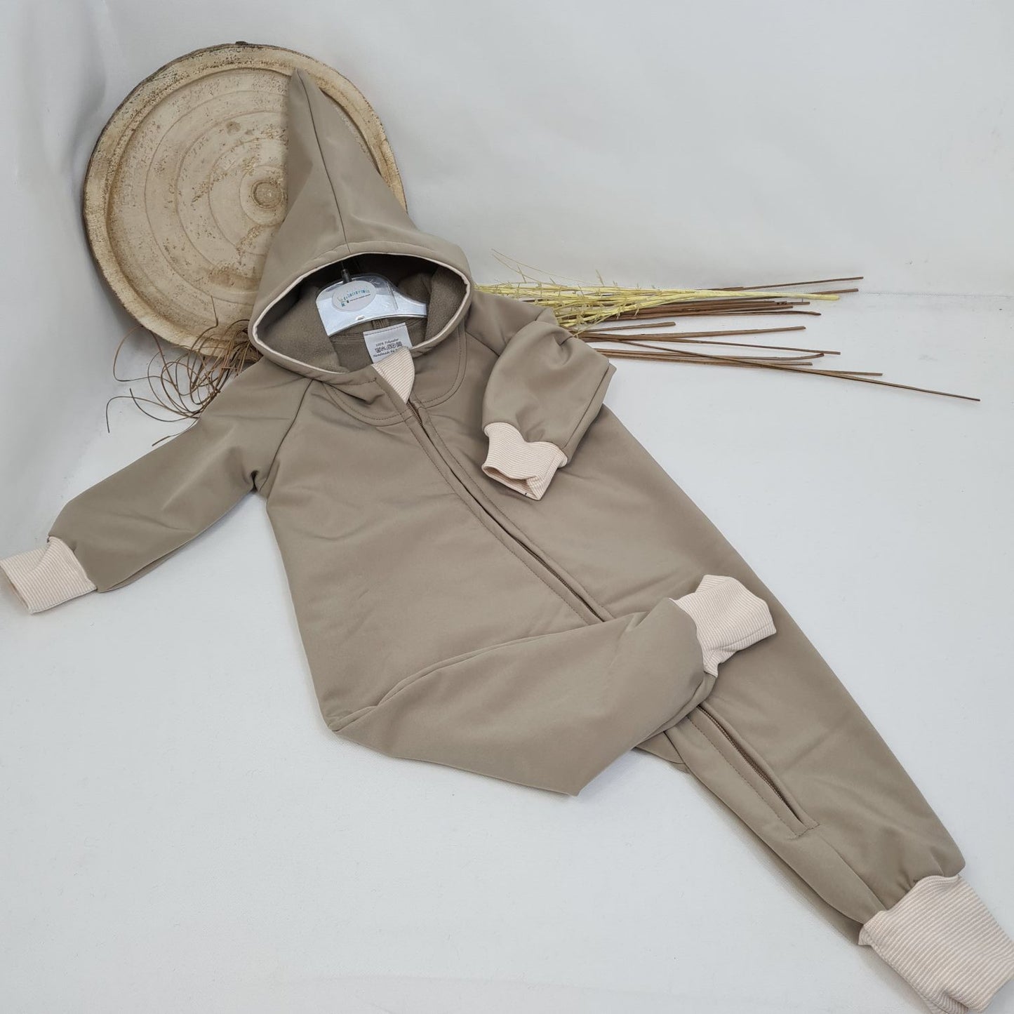 Kuscheliger Softshell-Overall für Kinder – perfekt für Wind und Wetter!