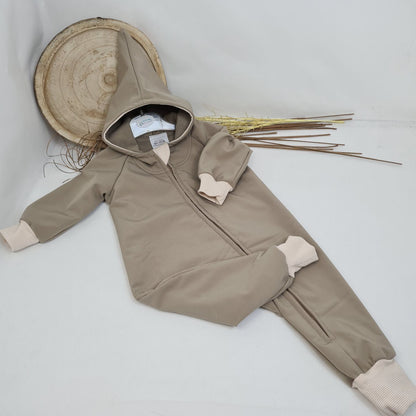 Kuscheliger Softshell-Overall für Kinder – perfekt für Wind und Wetter!
