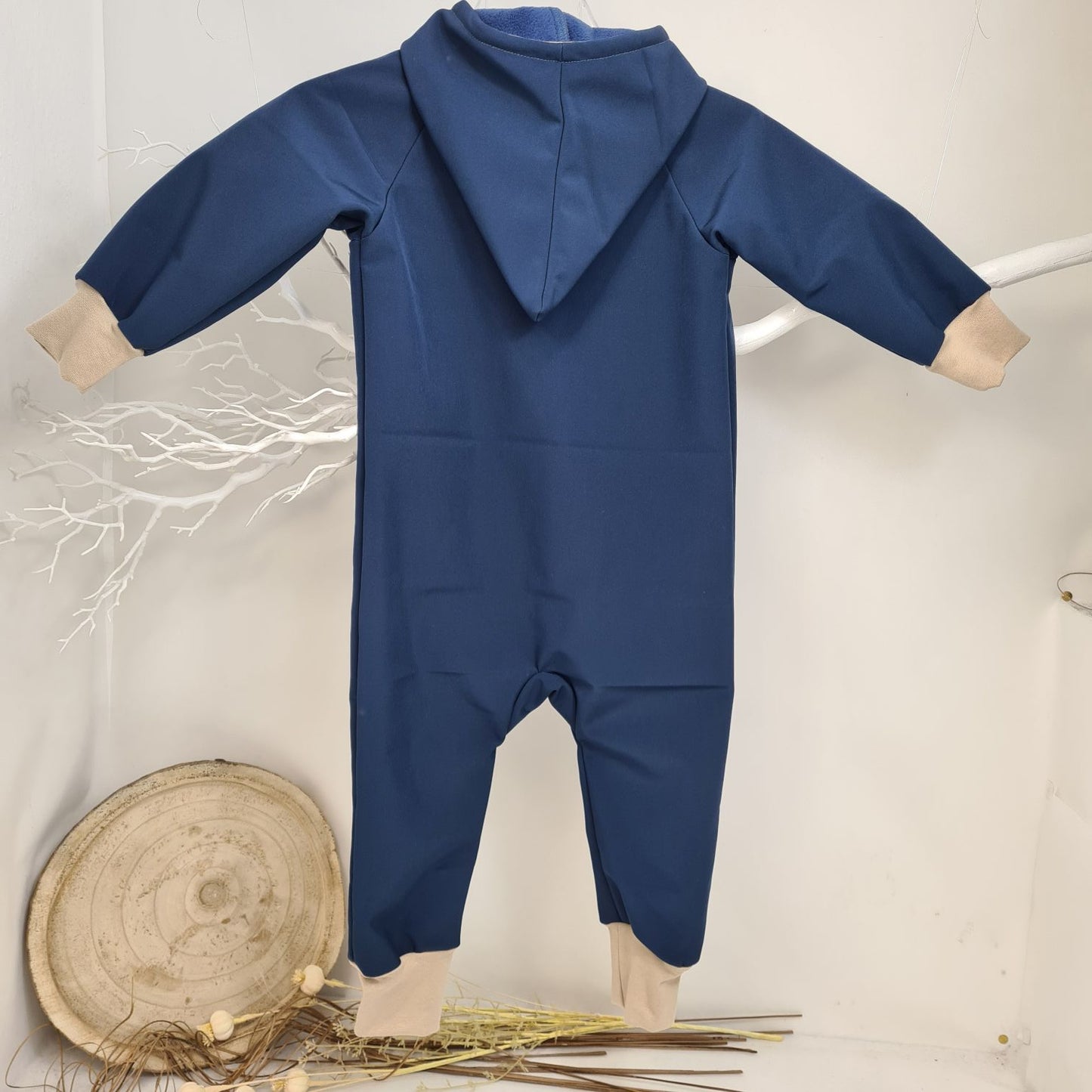 Kuscheliger Softshell-Overall für Kinder – perfekt für Wind und Wetter!