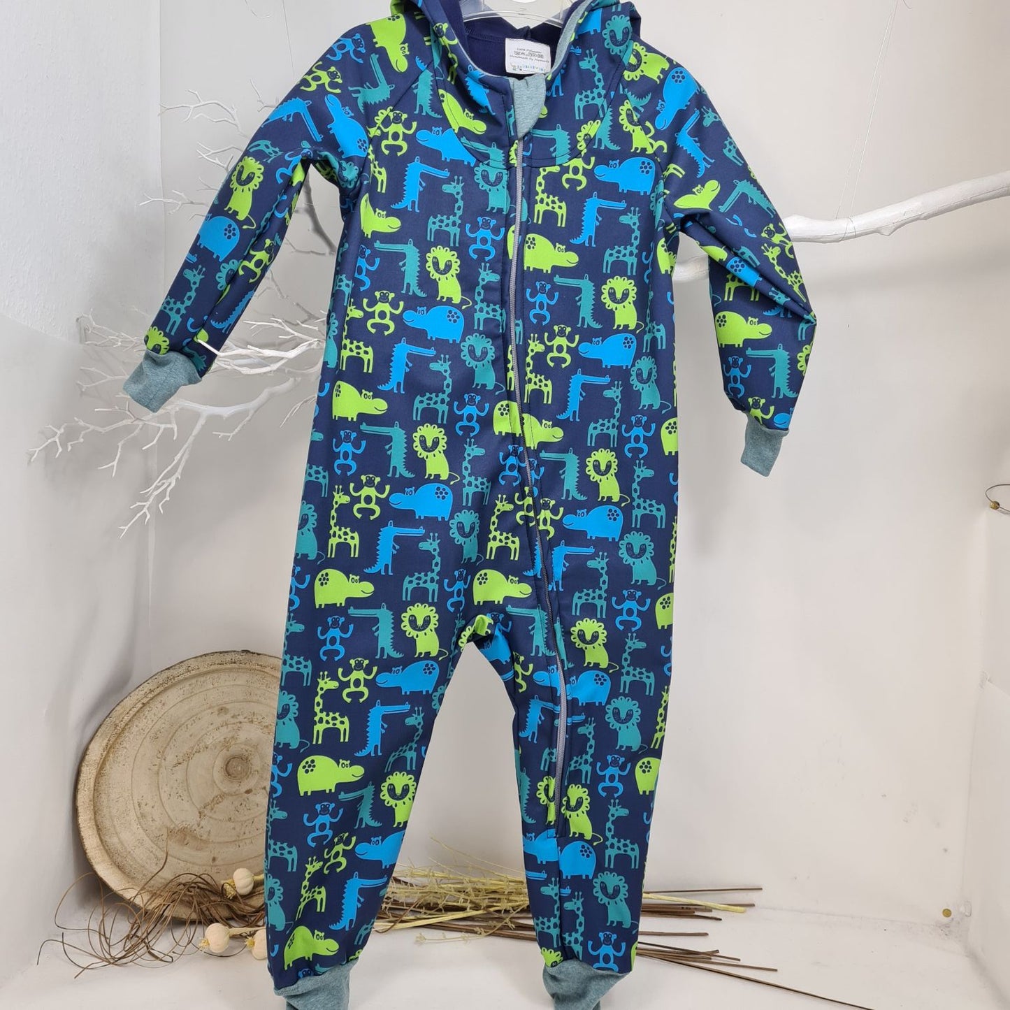 Kuscheliger Softshell-Overall für Kinder – perfekt für Wind und Wetter!