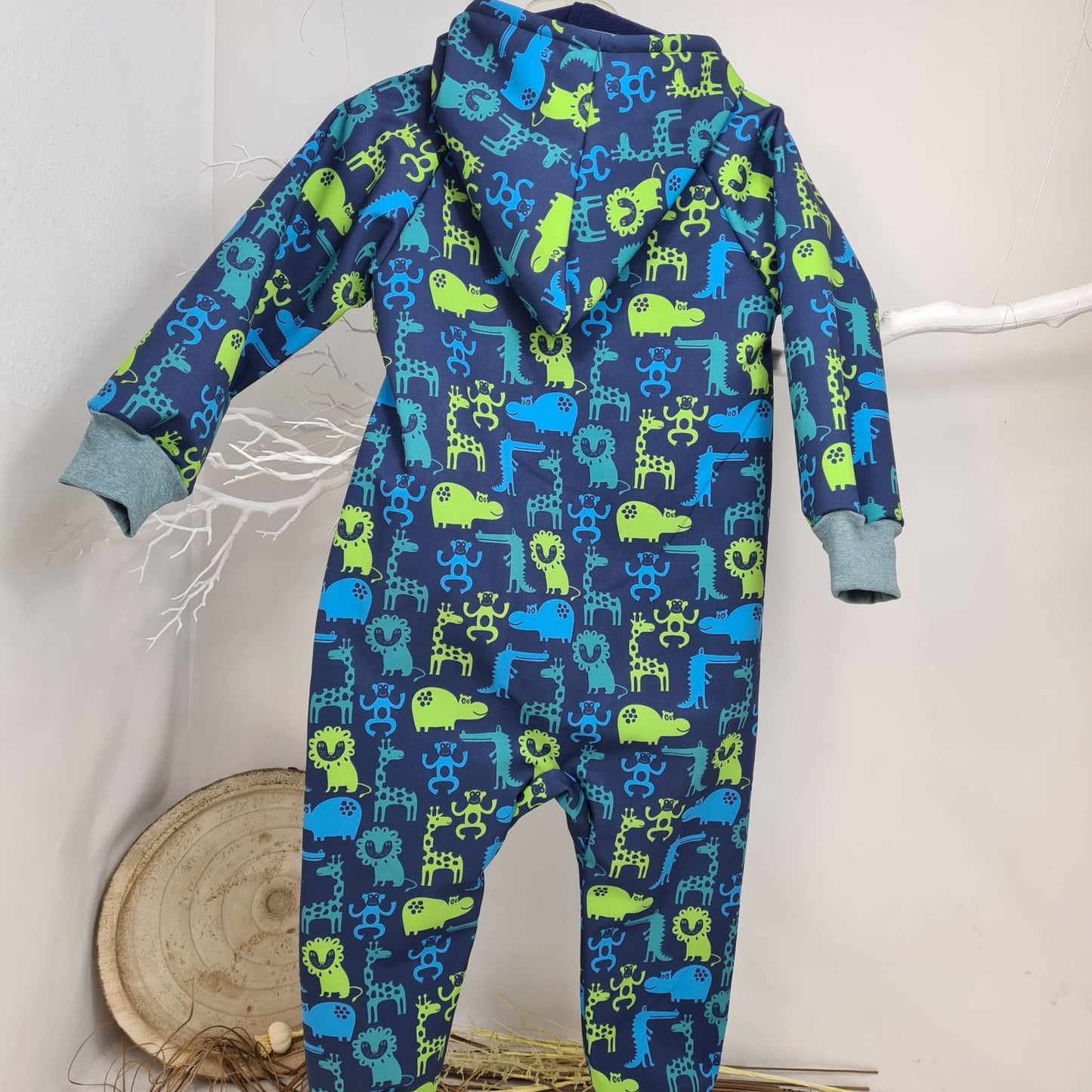 Kuscheliger Softshell-Overall für Kinder – perfekt für Wind und Wetter!