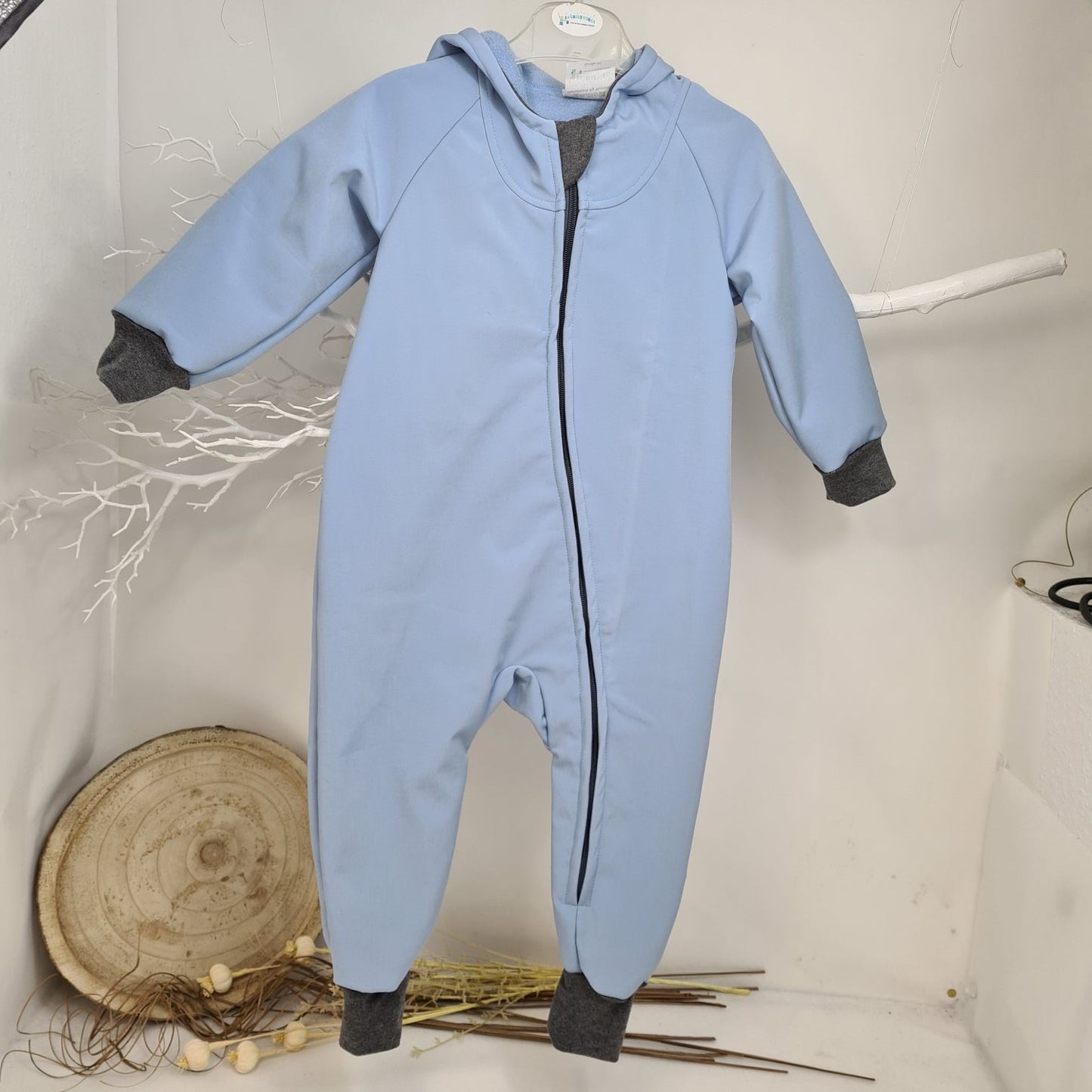 Kuscheliger Softshell-Overall für Kinder – perfekt für Wind und Wetter!
