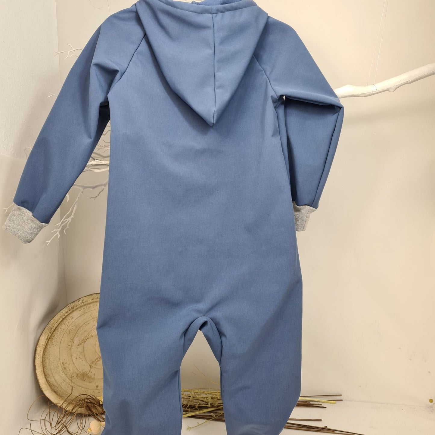 Kuscheliger Softshell-Overall für Kinder – perfekt für Wind und Wetter!