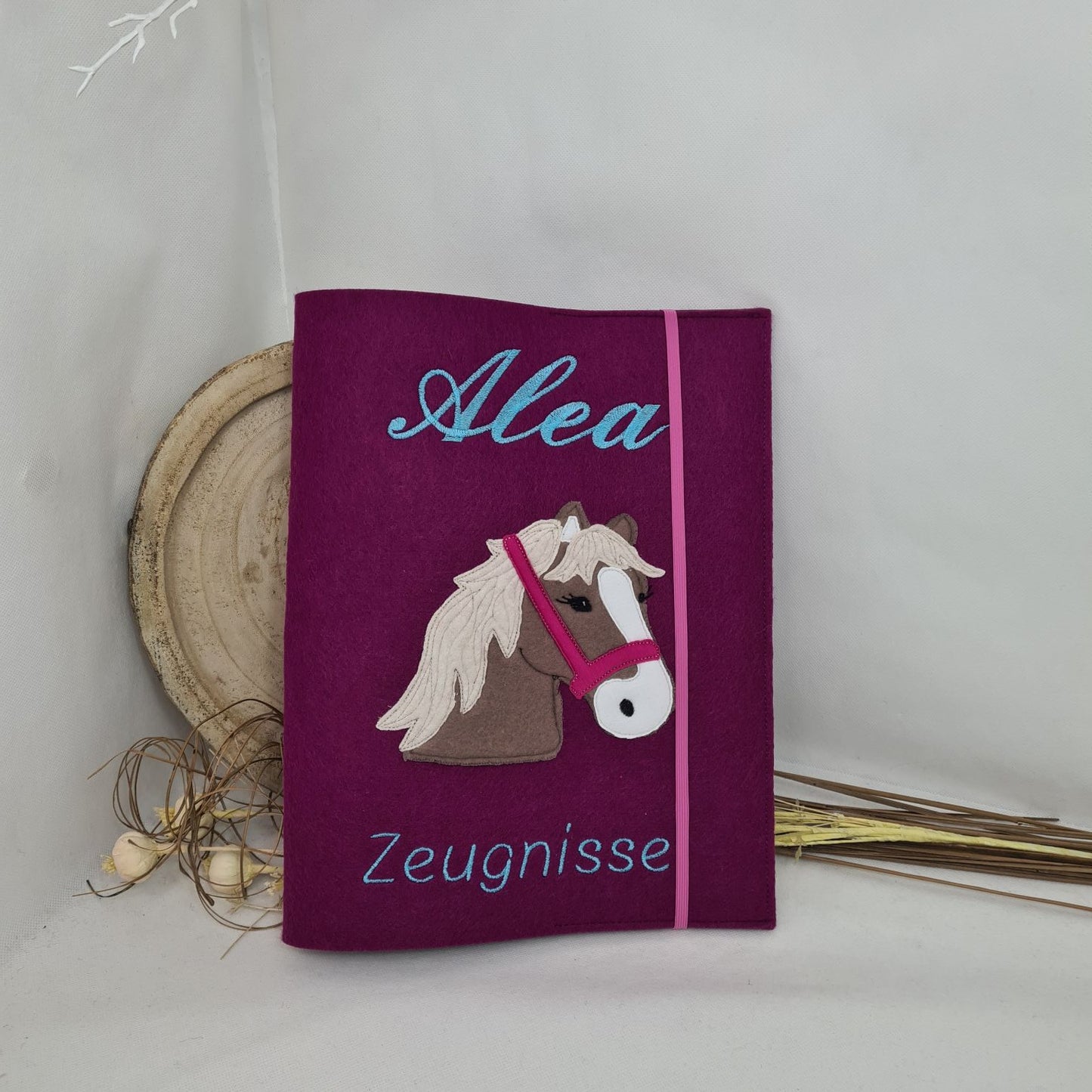 Personalisierte Zeugnismappe DIN A4 – Bestickt mit Name & Wunschmotiv