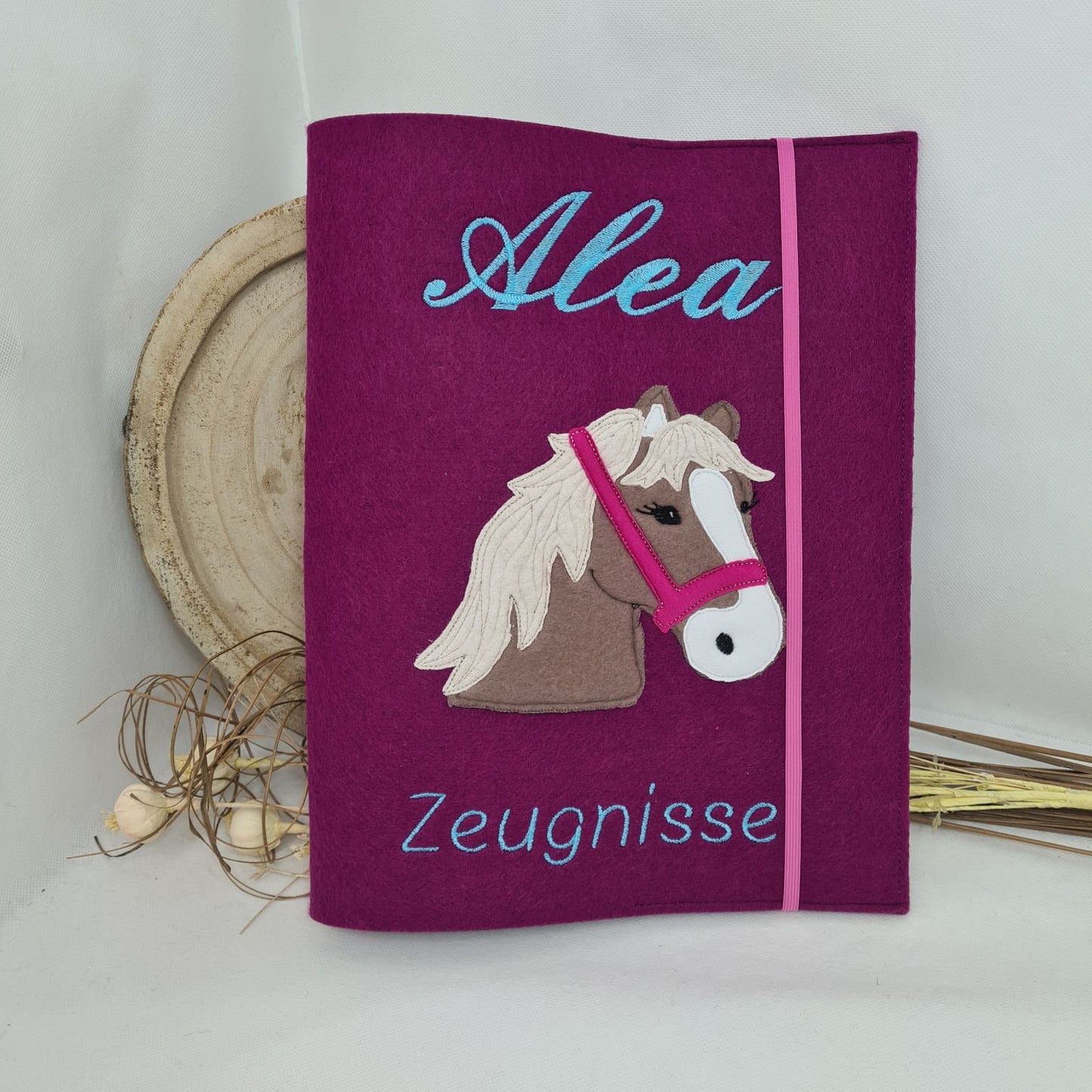 Personalisierte Zeugnismappe DIN A4 – Bestickt mit Name & Wunschmotiv