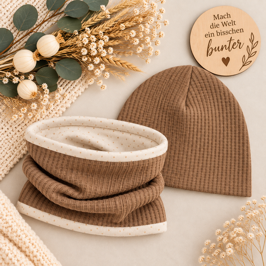 Kleiner Wohlfühlliebling – Beanie & Loop Waffeljersey in Camel ✨