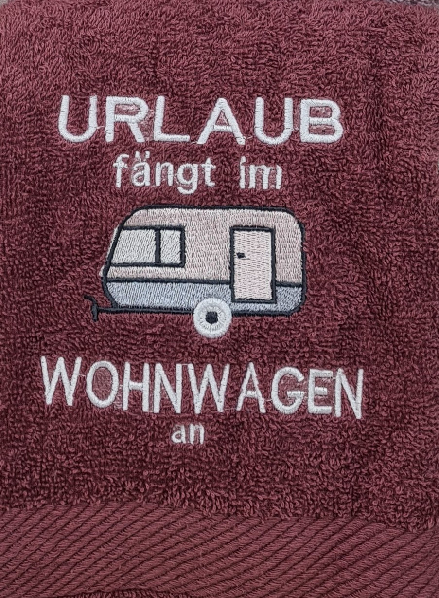 Besticktes Handtuch für Camping-Freunde "Urlaub fängt im Wohnwagen an" - Zauberzwerge