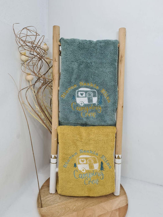 Camping Crew - Besticktes Duschtuch 70x140 cm - Individualisierbar - Zauberzwerge