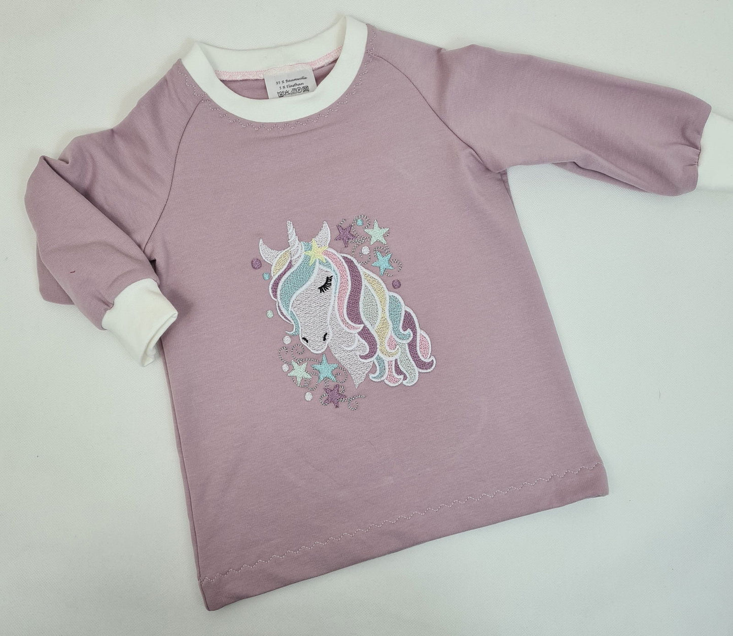 Sweatshirt in hellaltrosa mit Einhorn-Stickerei - Zauberzwerge