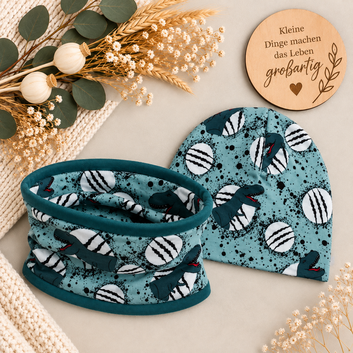 Kleiner Dino-Freund – Beanie & Loop in Grün 💚
