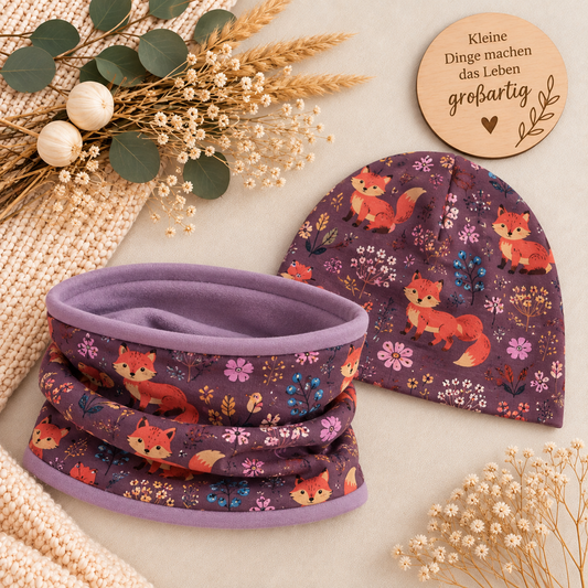Kleiner Blütenzauber – Beanie & Loop in dunklem Mauve 🌸