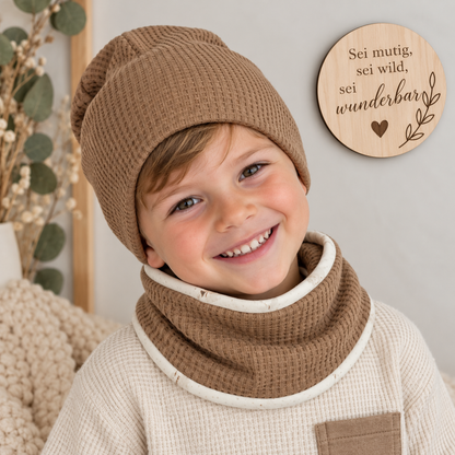 Kleiner Wohlfühlliebling – Beanie & Loop Waffeljersey in Camel ✨