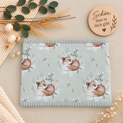 Kleiner Fuchsliebling – Beanie & Loop in zartem Grün 🌿