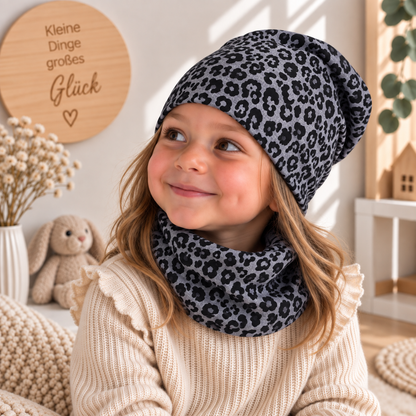 Kuscheliger Leo-Zauber – Beanie & Loop Set in Grau