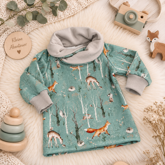 Kuscheliges Alpenfleece-Sweatshirt mit Kragen und zauberhaftem Waldmotiv