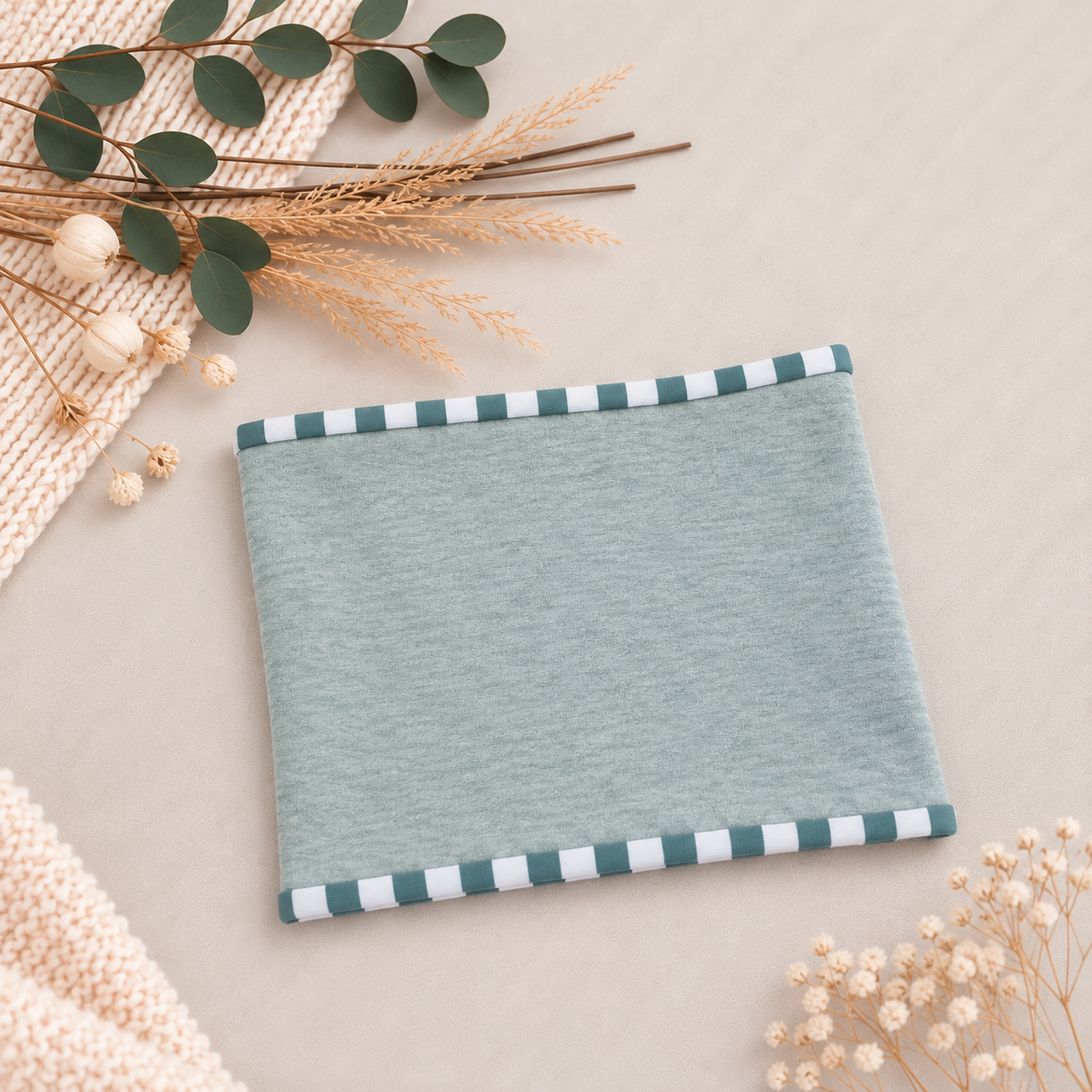 Kleiner Lieblingsbegleiter – Beanie & Loop in Altgrün melange🤍