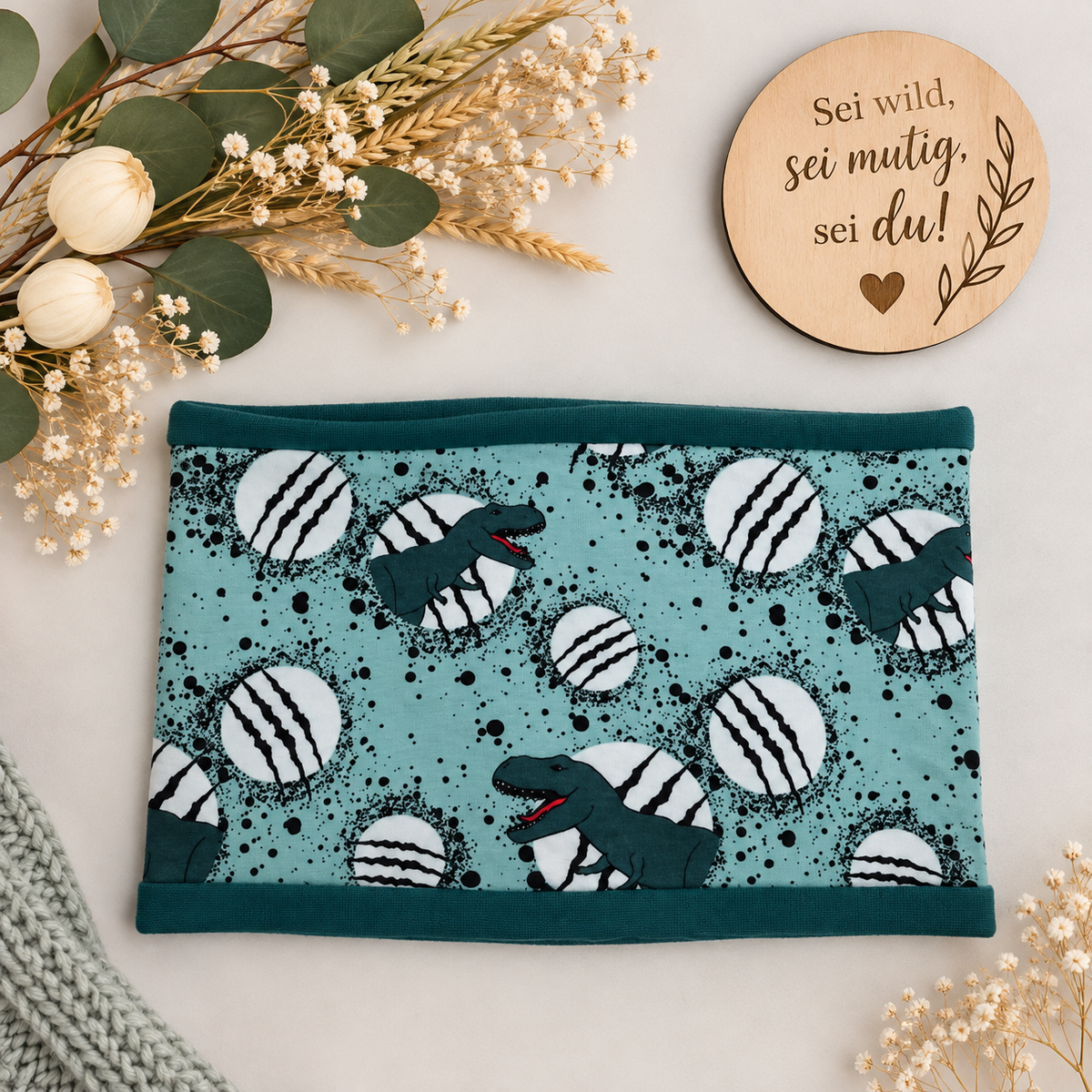 Kleiner Dino-Freund – Beanie & Loop in Grün 💚