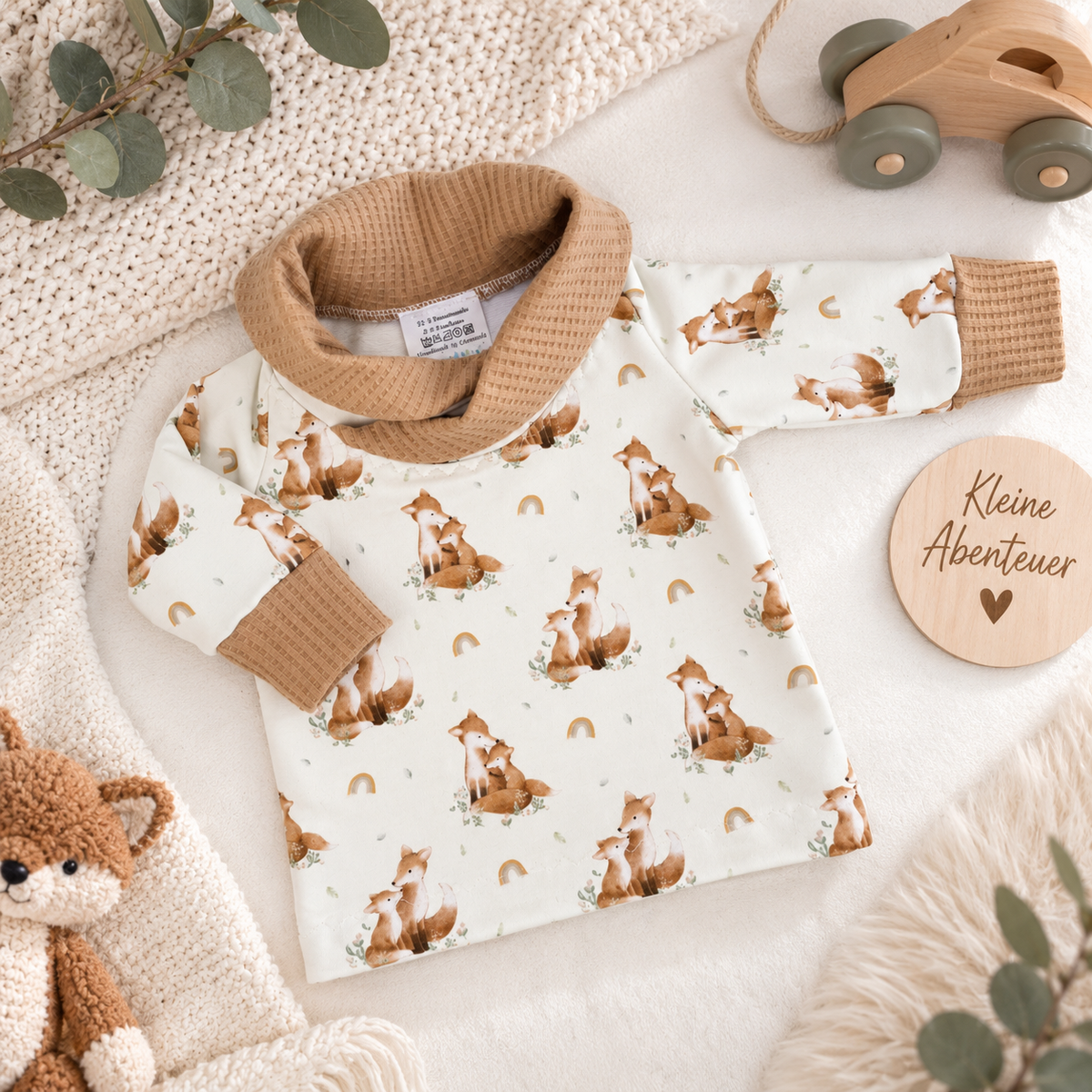 Sweatshirt/Hoodie mit niedlichen Füchsen und breitem Kragen